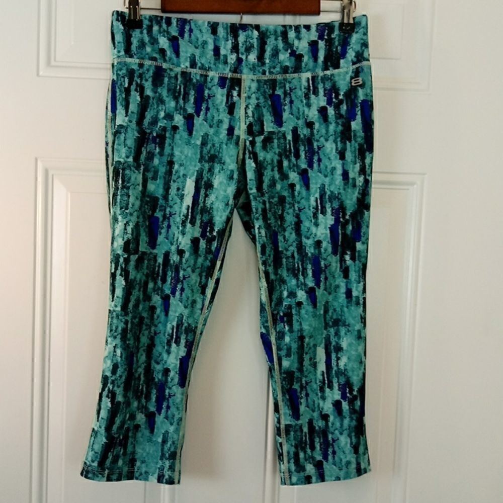 Layer 8 printed Qwick-Dry Capri leggings